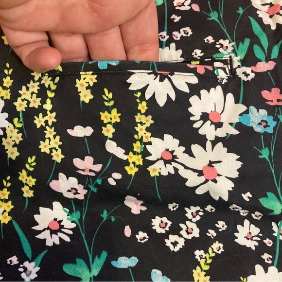 Ladies Crown and Ivy Floral Scalloped Edge Shelby Fit Shorts - Picture 4 of 4